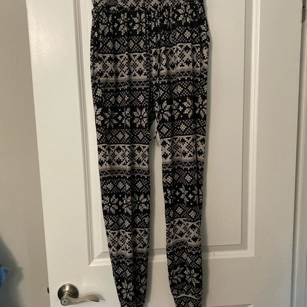 Agnes and Dora joggers